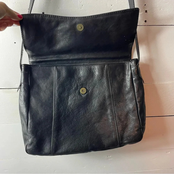 Vintage Higbee's Italian Made Retro All Leather Crossbody Purse in Black - Picture 4 of 7